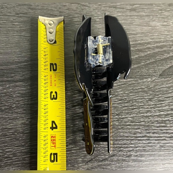 Chucky/Tiffany Claw Clip - Picture 4 of 4